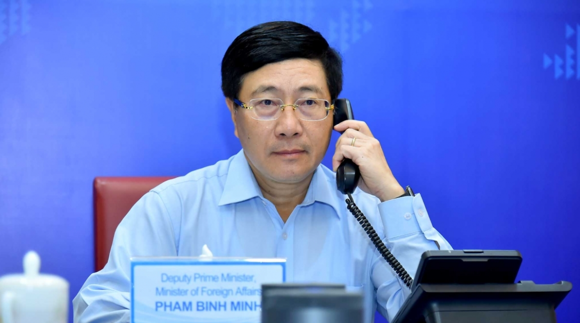 vietnam cuba hold phone talks on bilateral relations