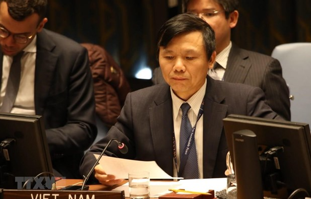 vietnam supports all initiatives efforts helping with middle east peace process