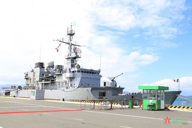 French frigate Vendémiaire Visits Khanh Hoa