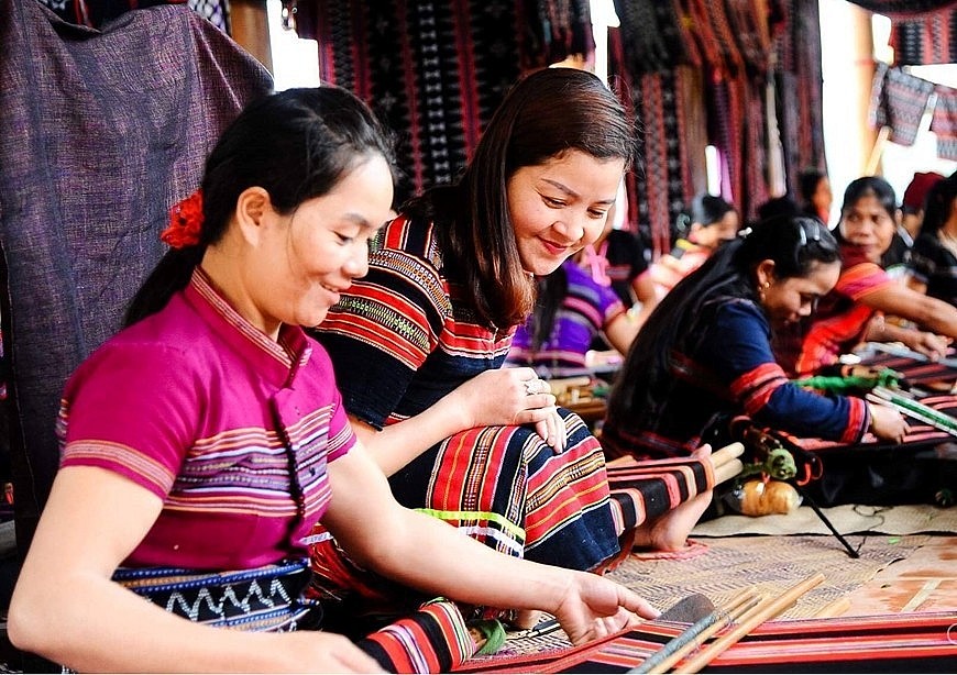 Vietnamese Expats in US Support Artisans, Traditional Craft Villages in Hue