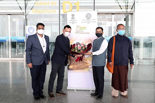 First Vietnamese Tourists Arrive at India After Pandemic Shutdown