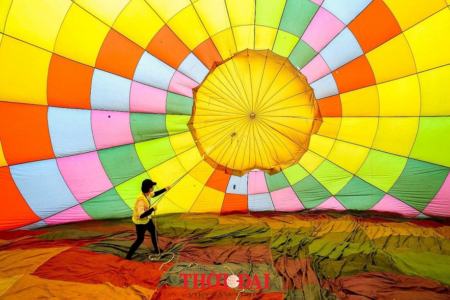 Photo: Air Balloons Colorize Hanoi's Sky