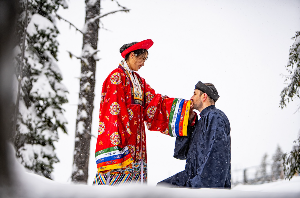 vietnamese polish couple wearing nguyen dynasty costume for snowy wedding pictures in canada