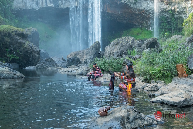 Lost in heaven scene in the waterfall of Hang En