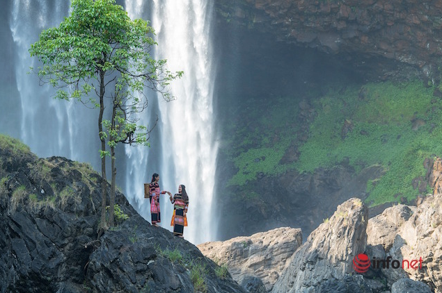 Lost in heaven scene in the waterfall of Hang En