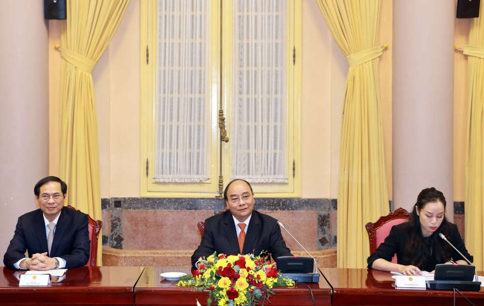 State leader Nguyen Xuan Phuc welcomes ASEAN diplomats