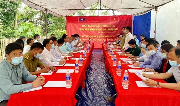 Vietnam-Laos holds talks to open crossing point at 65th border mark area