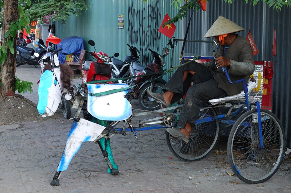 Can Tho man got fame for making horse-like bike with only 4,3 dollars