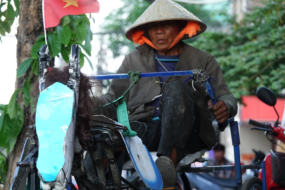 Can Tho man got fame for making horse-like bike with only 4,3 dollars