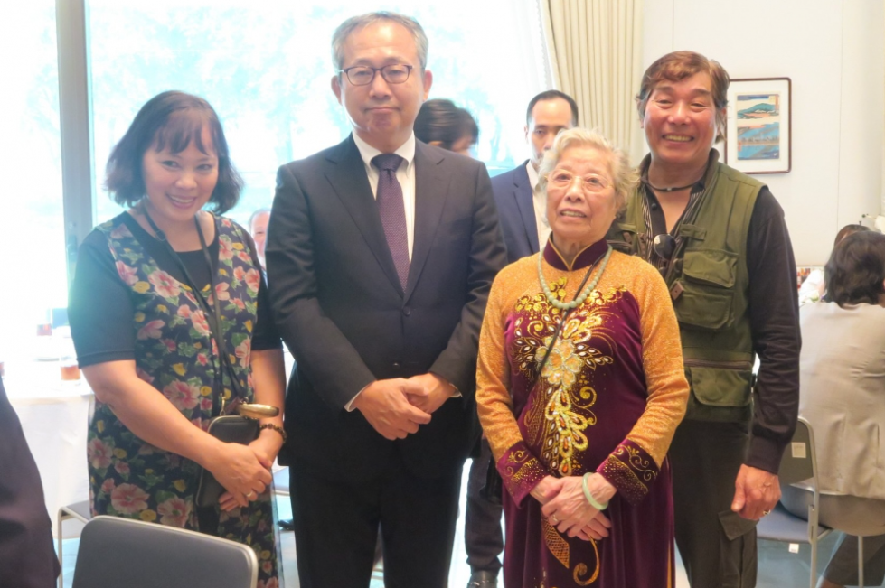 Japan Ambassador meets Japanese veteran families in Vietnam