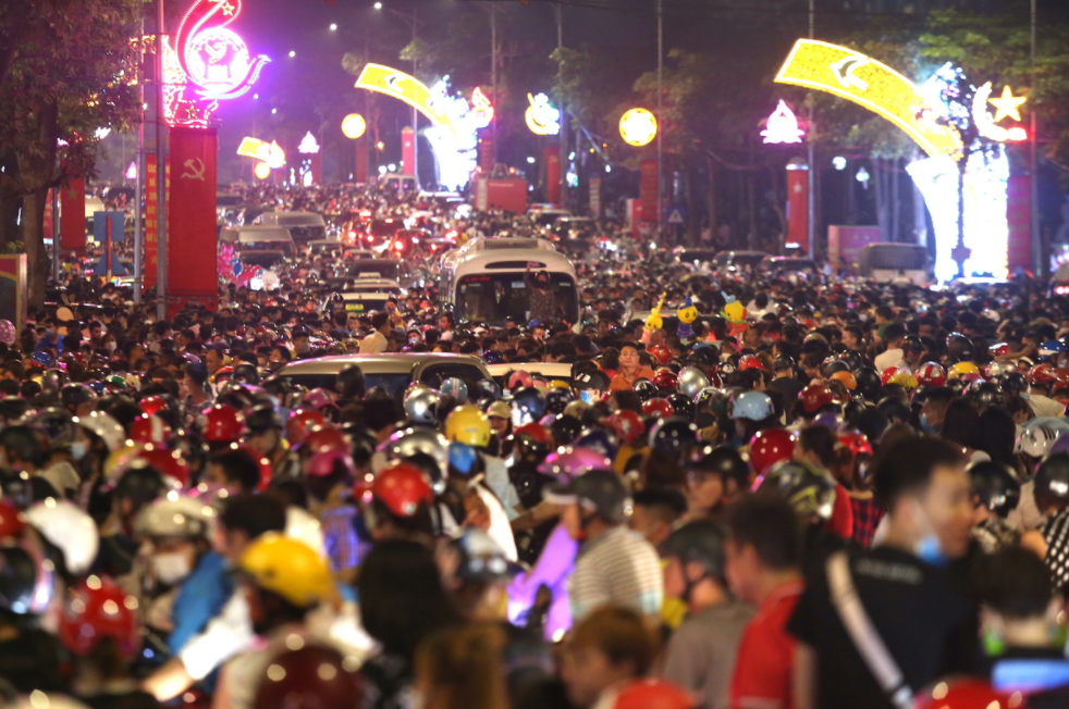 Brilliant fireworks on Hung Kings' commemorate day