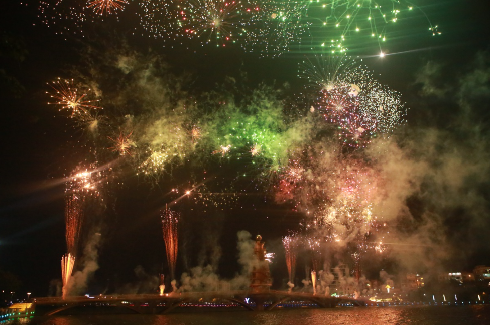 Brilliant fireworks on Hung Kings' commemorate day