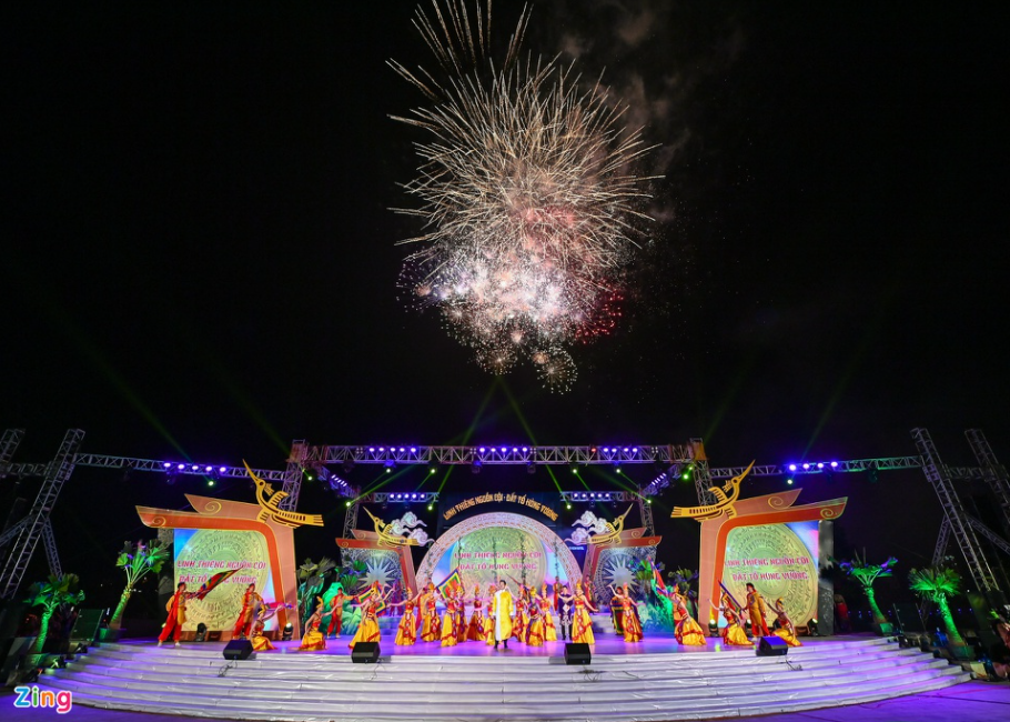 Brilliant fireworks on Hung Kings' commemorate day