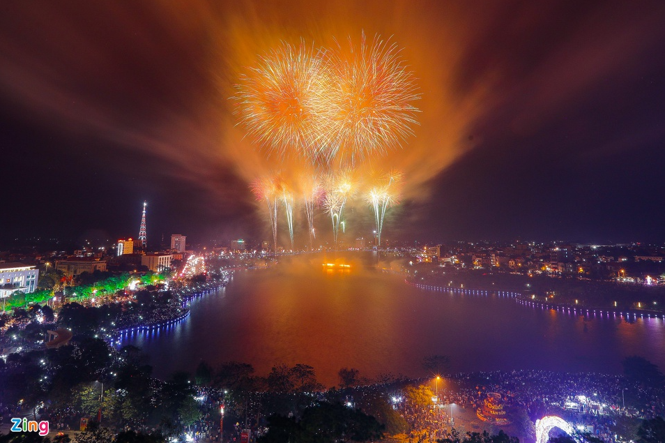 Brilliant fireworks on Hung Kings' commemorate day