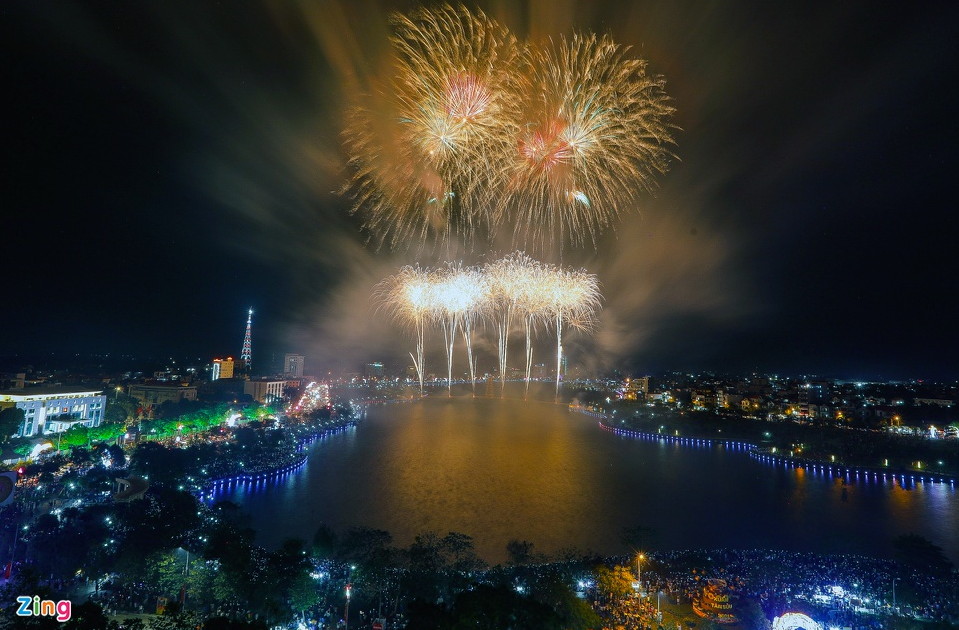 Brilliant fireworks on Hung Kings' commemorate day