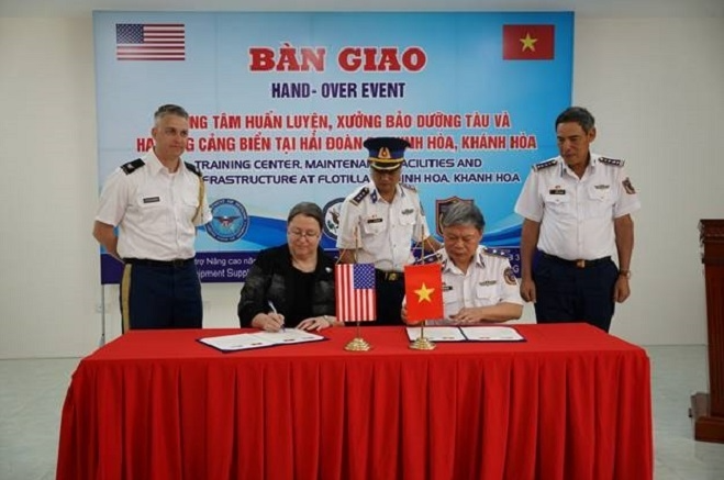 US hands over training center to Vietnam Coast Guard
