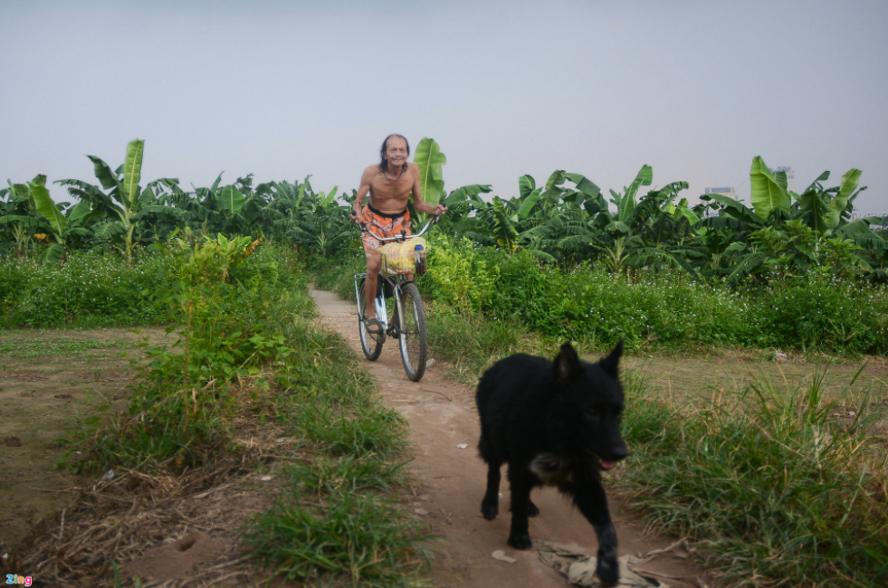 A village with no water nor electricity in Hanoi's center