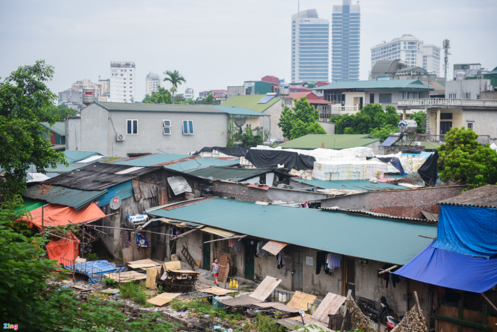 A village with no water nor electricity in Hanoi's center