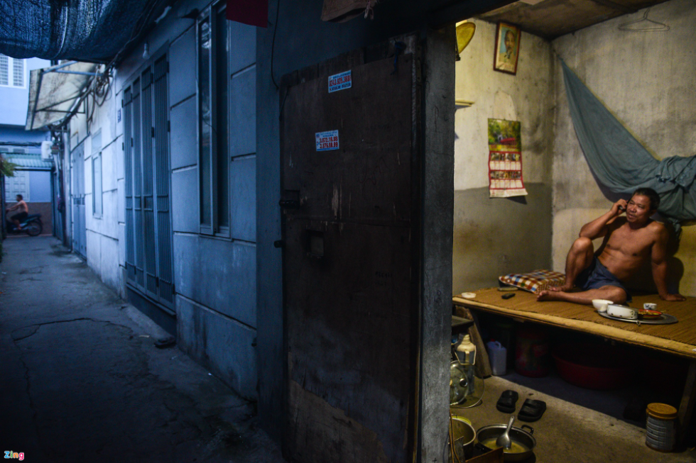 A village with no water nor electricity in Hanoi's center