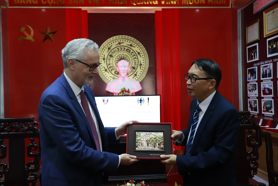 German Embassy promotes academy, research and culture exchanges with Thua Thien Hue