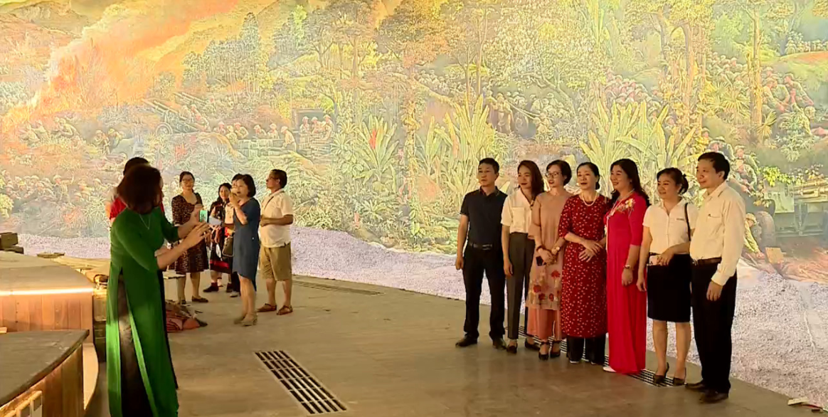 Close-up look at Dien Bien Phu Campaign panorama painting