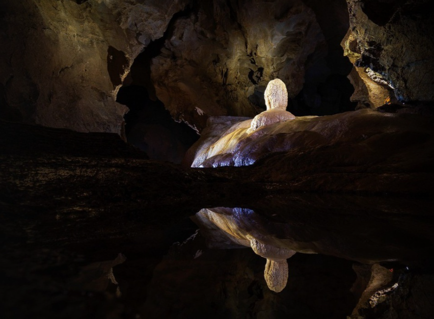 Masterpiece of stalactites in Quang Binh's cave