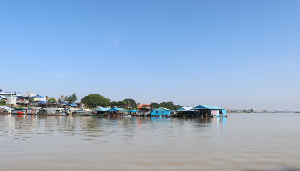 Vietnamese in Cambodia struggle as local authority dismantles temporary shelters