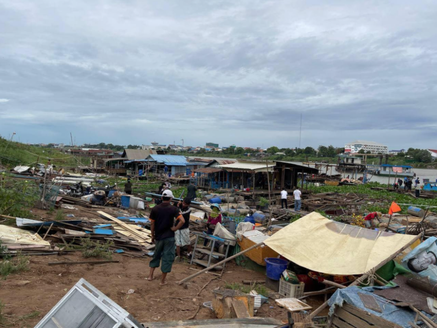 Vietnamese-Cambodians struggle after boat houses dismantled