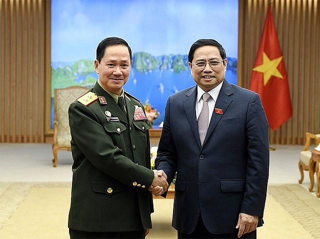 Vietnamese Prime Minister Hosts Chief of General Staff of Lao People’s Army