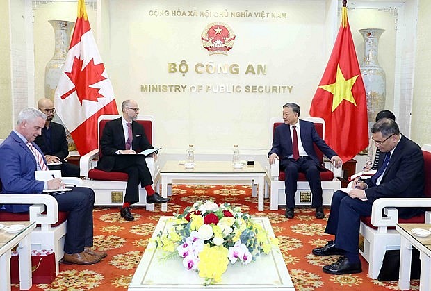 Vietnam Keen on Promoting Security Cooperation with Canada: Minister