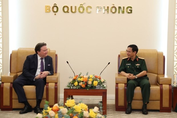 Defence Minister Phan Van Giang receives US Ambassador