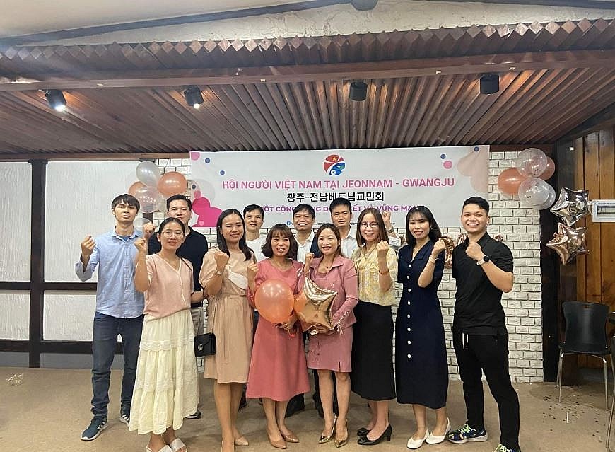 Vietnamese Association in Jeonnam-Gwangju (RoK) Celebrates 11th Anniversary