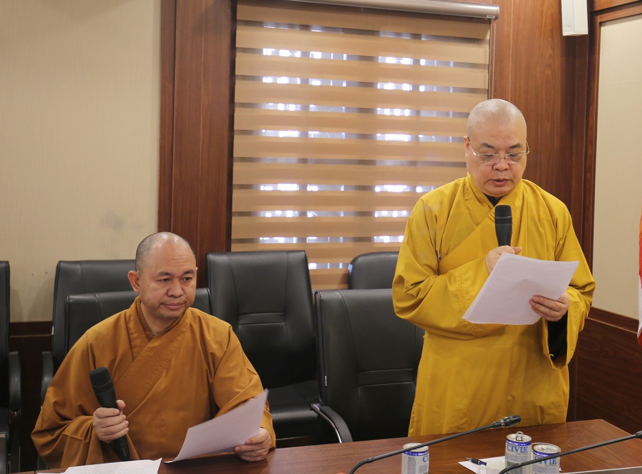 buddhist sangha and vietnam sri lanka friendship association give gifts to sri lankans