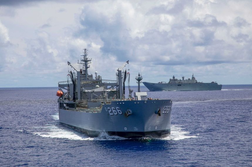 Australian warships group encountered China navy on Bien Dong Sea (South China Sea)