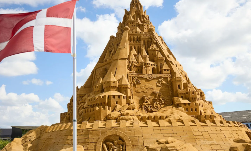 World's Biggest Sandcastle Built in Denmark, Taking 5,000 Tons Of Sand - Video