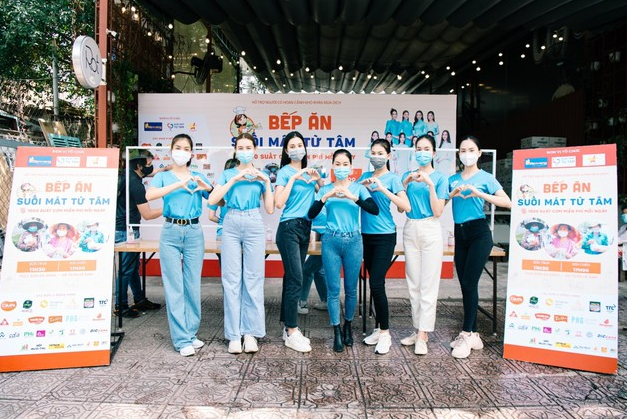 miss vietnam beauties lend helping hand to poor people in ho chi minh city