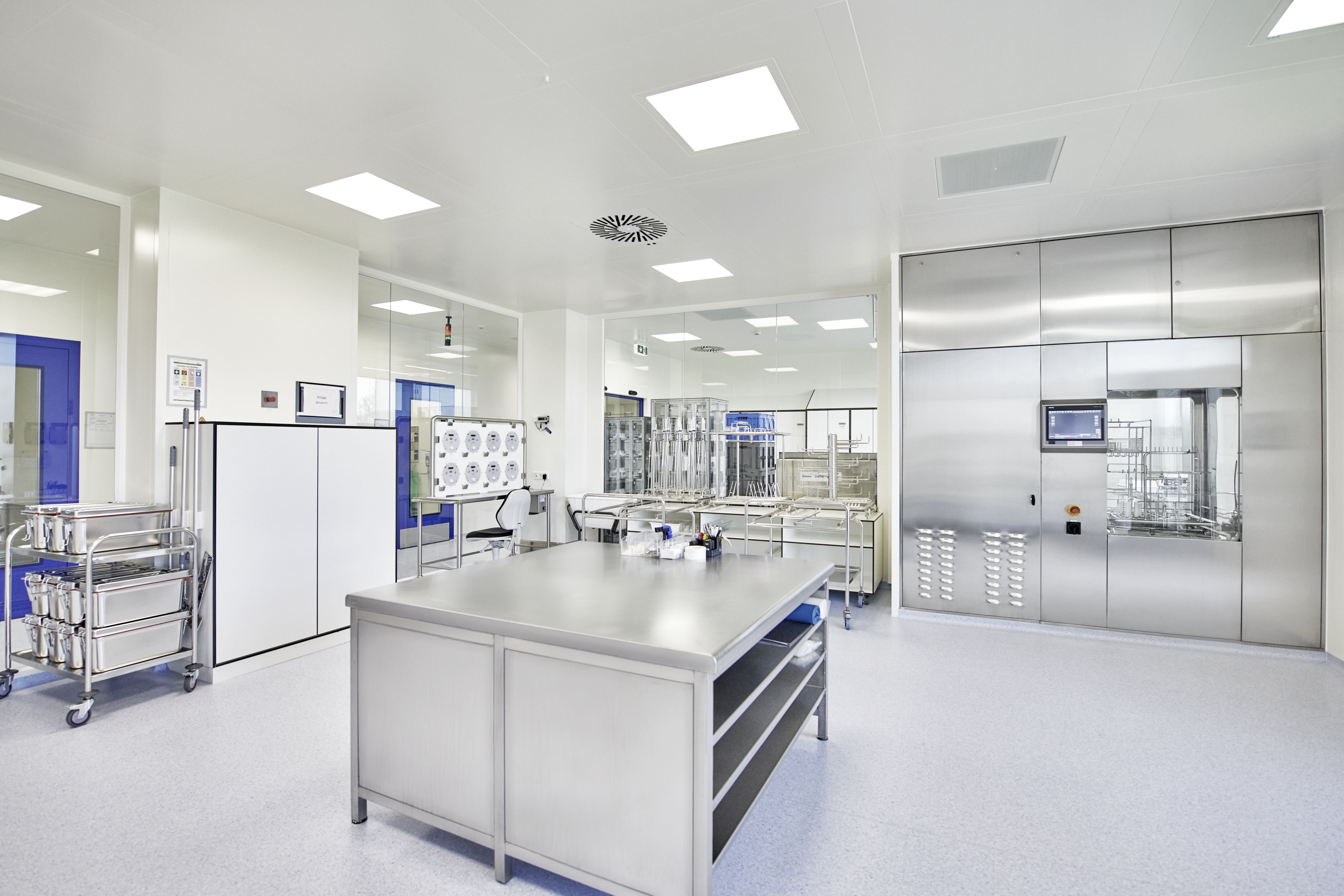 © Vetter Pharma International GmbH: Area for material preparation at Vetter's Rankweil site.