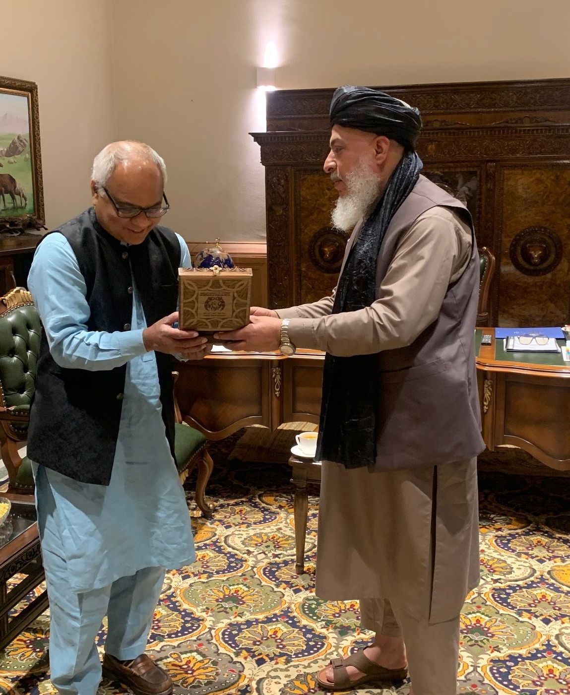Afghan Deputy Foreign Minister H.E. Sher Mohammad Abbas Stanikzai presenting a gift of a plate of Lapis Lazuli to Kamal Ahmad for AUW as a token of his government's appreciation of AUW's support for Afghan women's education.