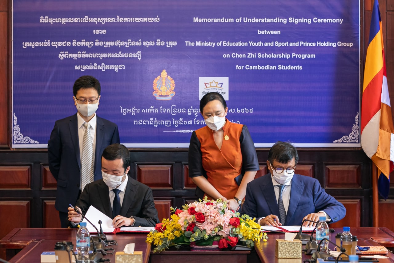 Chen Zhi, Chairman of Prince Holding Group, and H.E. Dr. Hang Chuon Naron, Cambodia’s Minister of Education Youth and Sports during MoU signing ceremony.