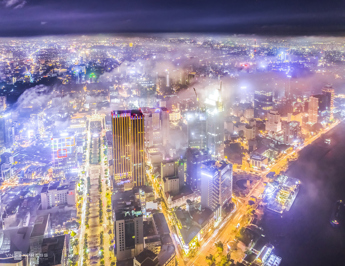 A dreamy Saigon under cloud and fog 0047 2