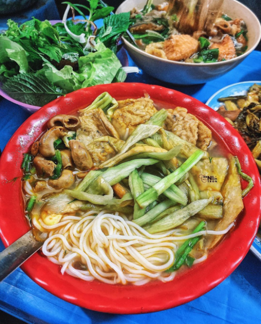 Four  late-night dishes for a foodtour around Vietnam's capital city