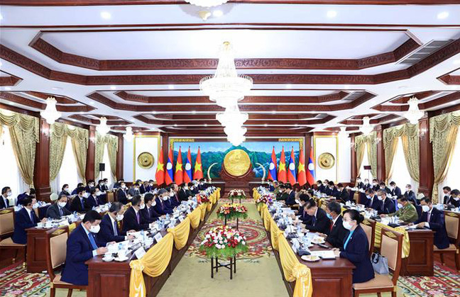 Vietnamese & Laotian high-level Leaders Meet to Boost Cooperation During Current Visit