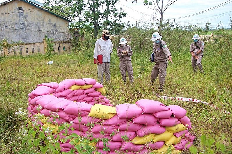 British Teacher Helps Clear Mines: 