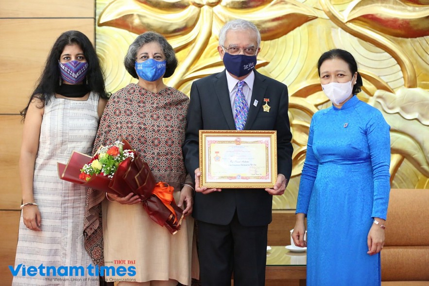 UN Resident Coordinator in Vietnam Granted VUFO's Highest Award