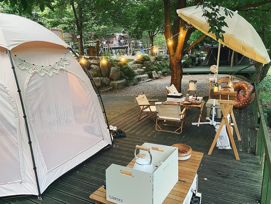 Vietnamese-Korean family Teach Children About Nature Through Camping