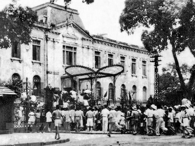 Historical Buildings In Hanoi – Then and Now