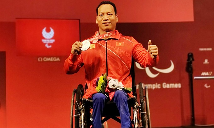 Vietnamese Weightlifter Wins Silver at Tokyo 2020 Paralympics