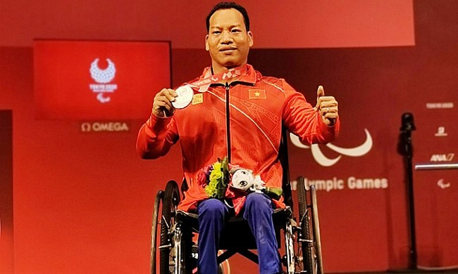 Vietnamese Weightlifter Wins Silver at Tokyo 2020 Paralympics