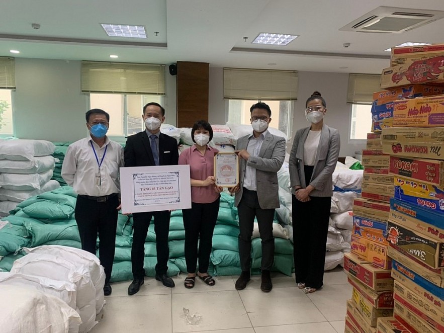 Overseas Vietnamese in Australia and US Donate Rice to HCMC, Binh Duong