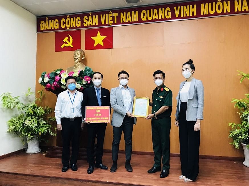 Overseas Vietnamese in Australia and US Donate Rice to HCMC, Binh Duong